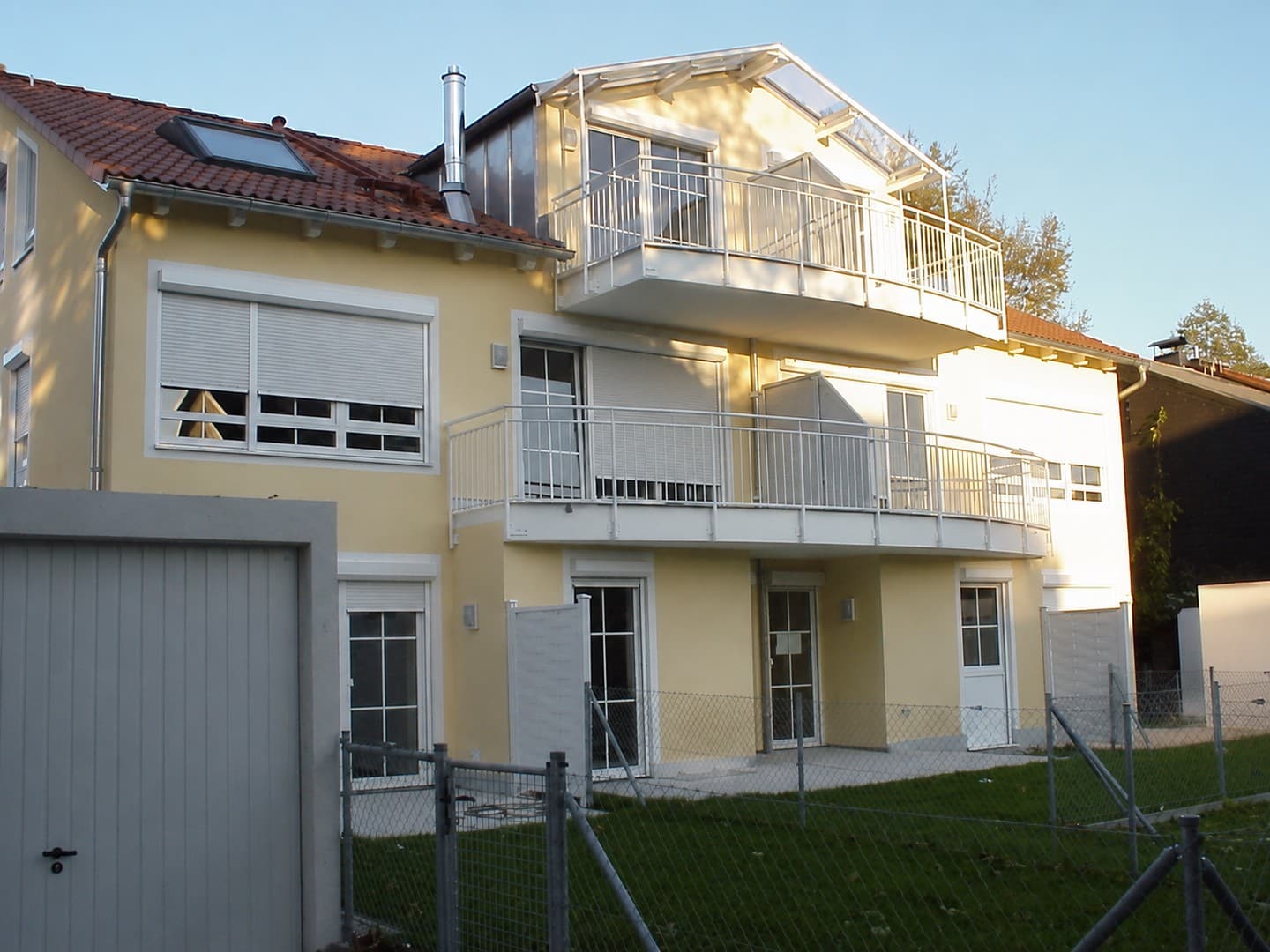 Moderne 3-Zimmer Wohnung mit Balkon, EBK und Garage