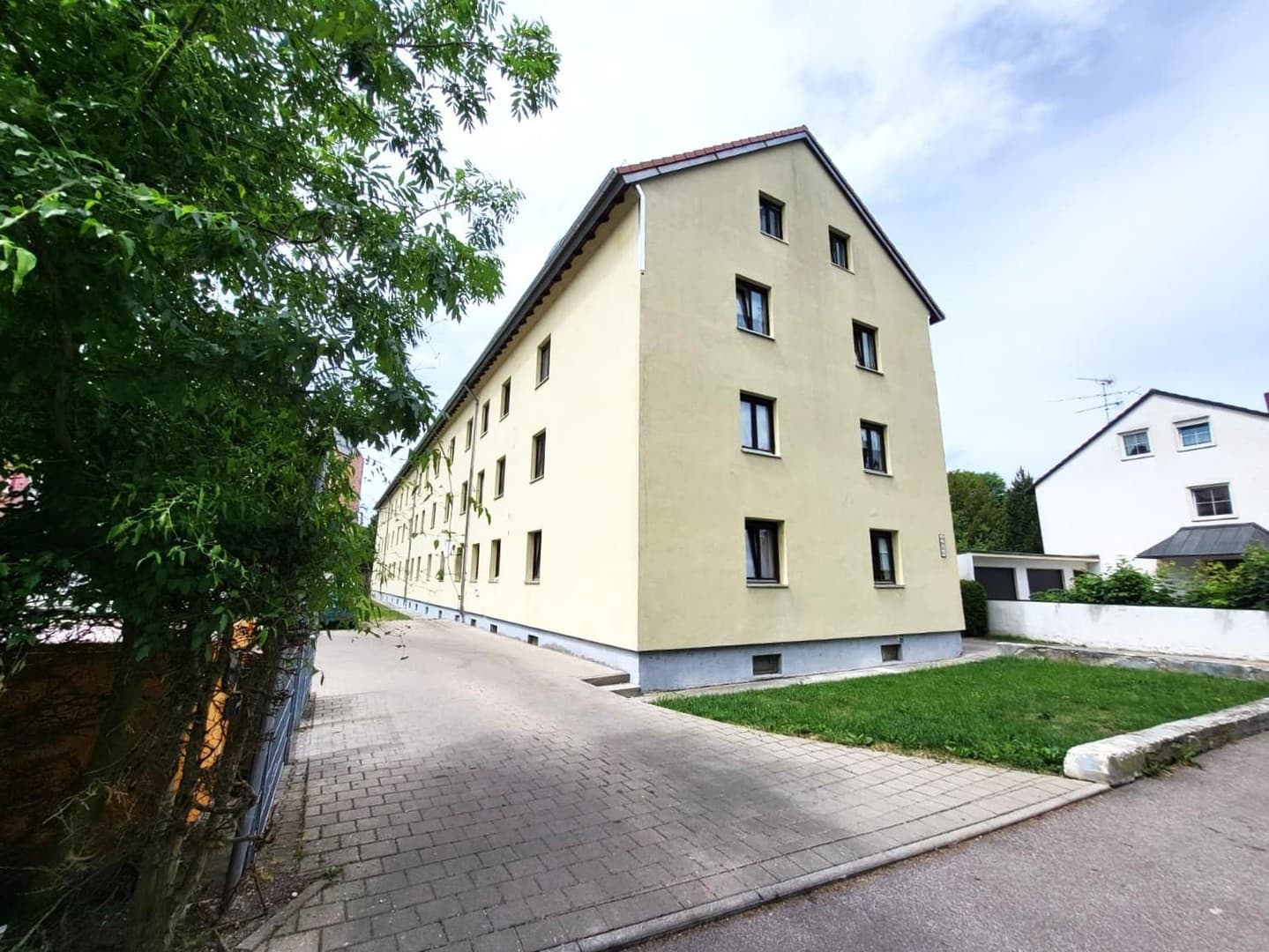 Attraktiv Renovierte 2-Zimmer-Wohnung in Augsburg-Lechhausen
