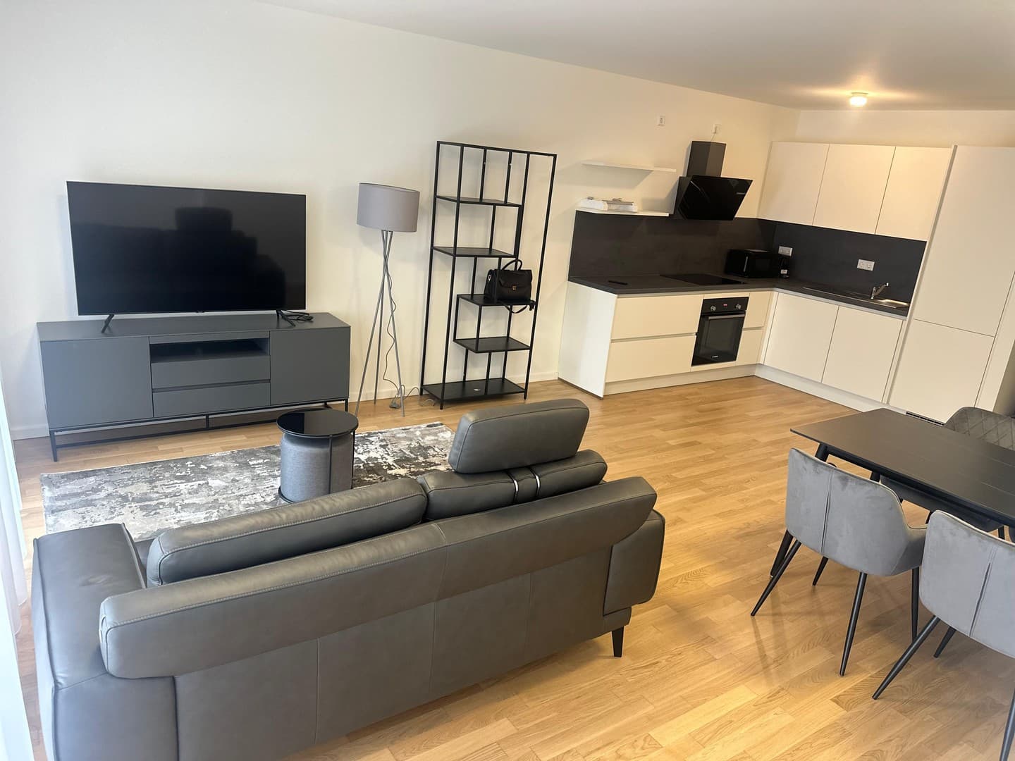 Moderne vollmöblierte 2-Zimmer-Wohnung mit Balkon in der Schwetzingerstadt