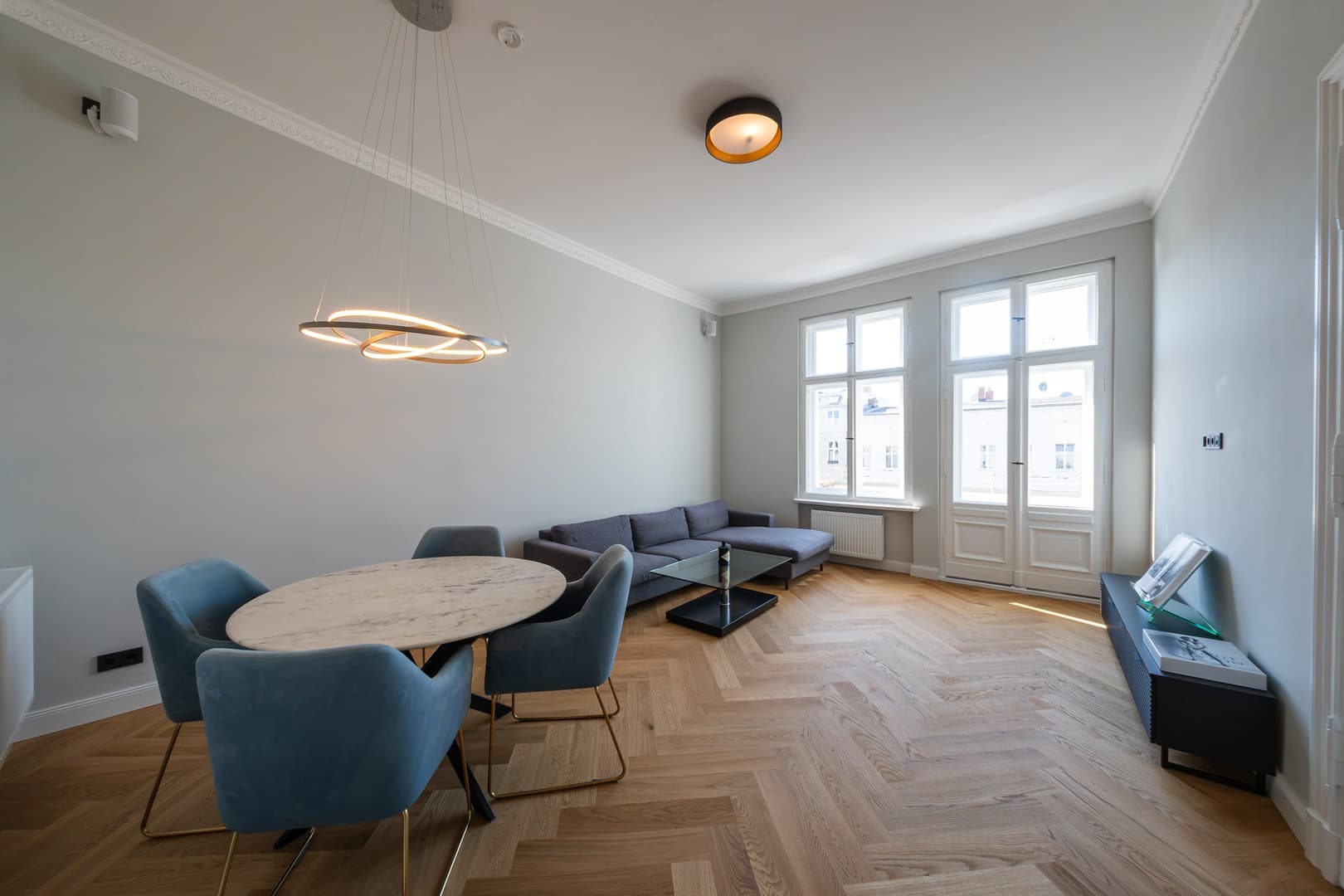 Frisch saniert. Bezugs- und provisionsfrei. Luxus im Altbau mitten in der Stadt.