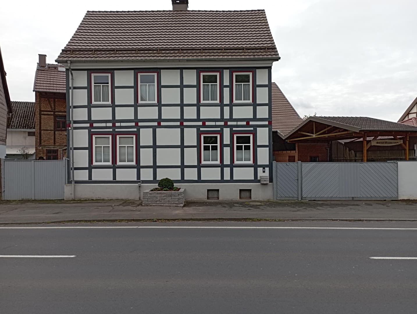 top saniertes Bauernhaus mit Resthof