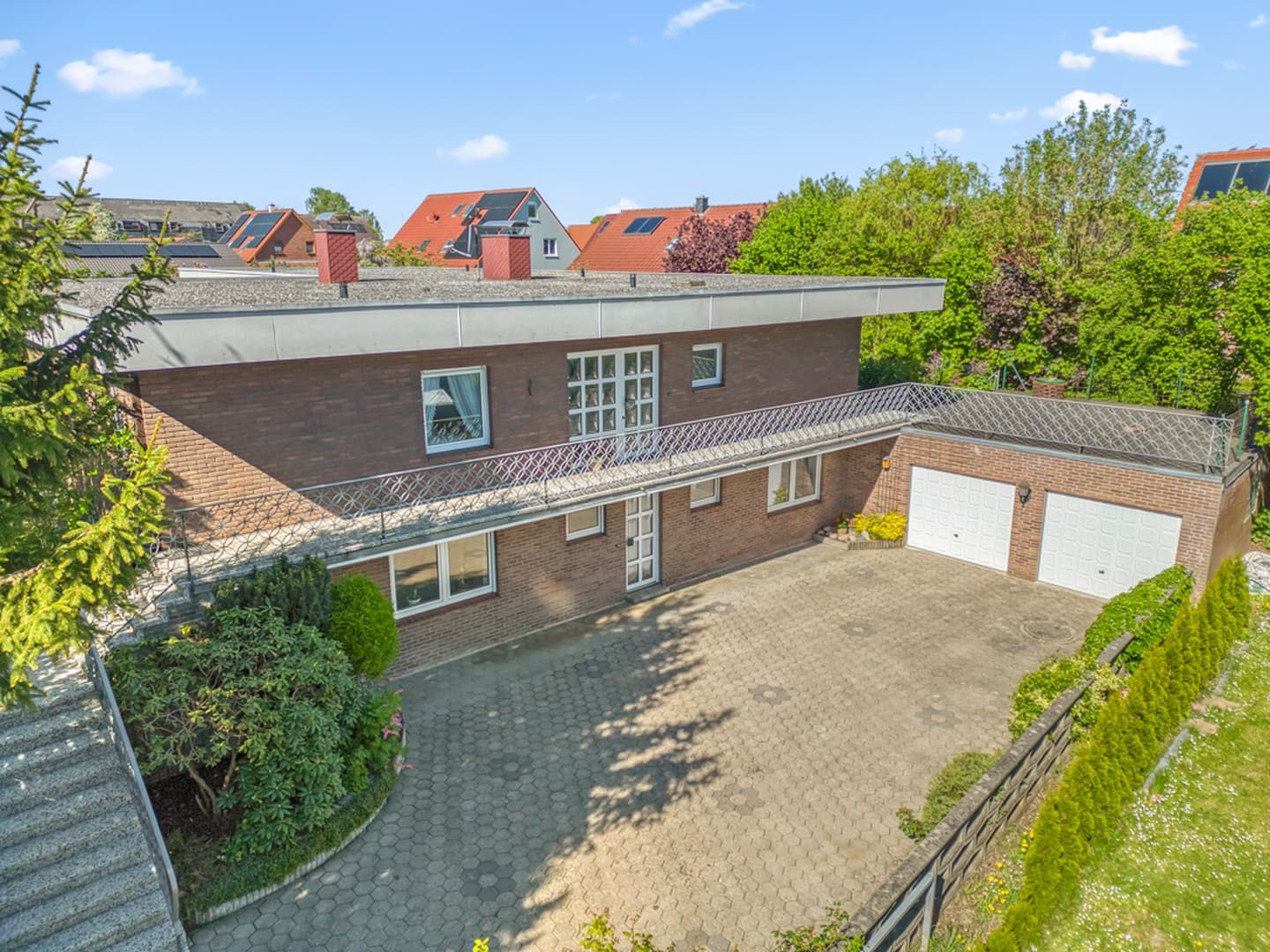 Einfamilienhaus mit Einliegerwohnung in Lübeck von privat - Wohnen und Arbeiten unter einem Dach