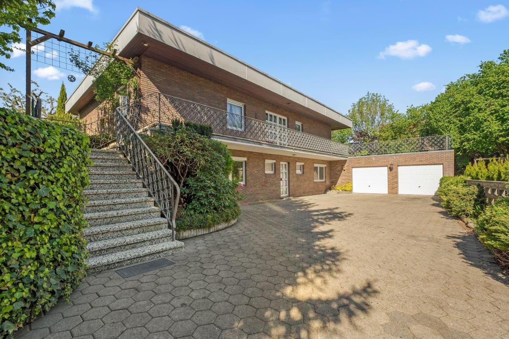 Mehrfamilienhaus mit zwei Wohneinheiten in Lübeck von privat - großzügig, flexibel, besonders