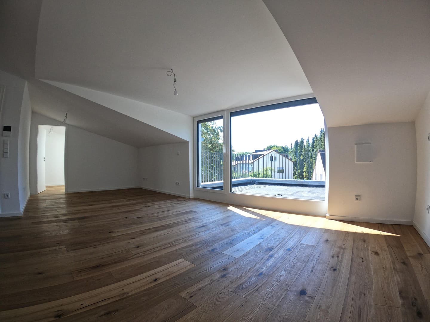 Hochwertige Neubauwohnung mit Dachgeschossflair ab sofort!