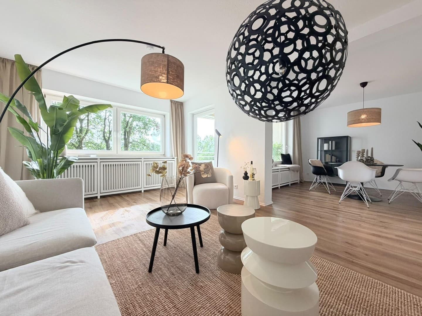 Helle, große Wohnung in gepflegtem Haus. Bezugsfertig und provisionsfrei