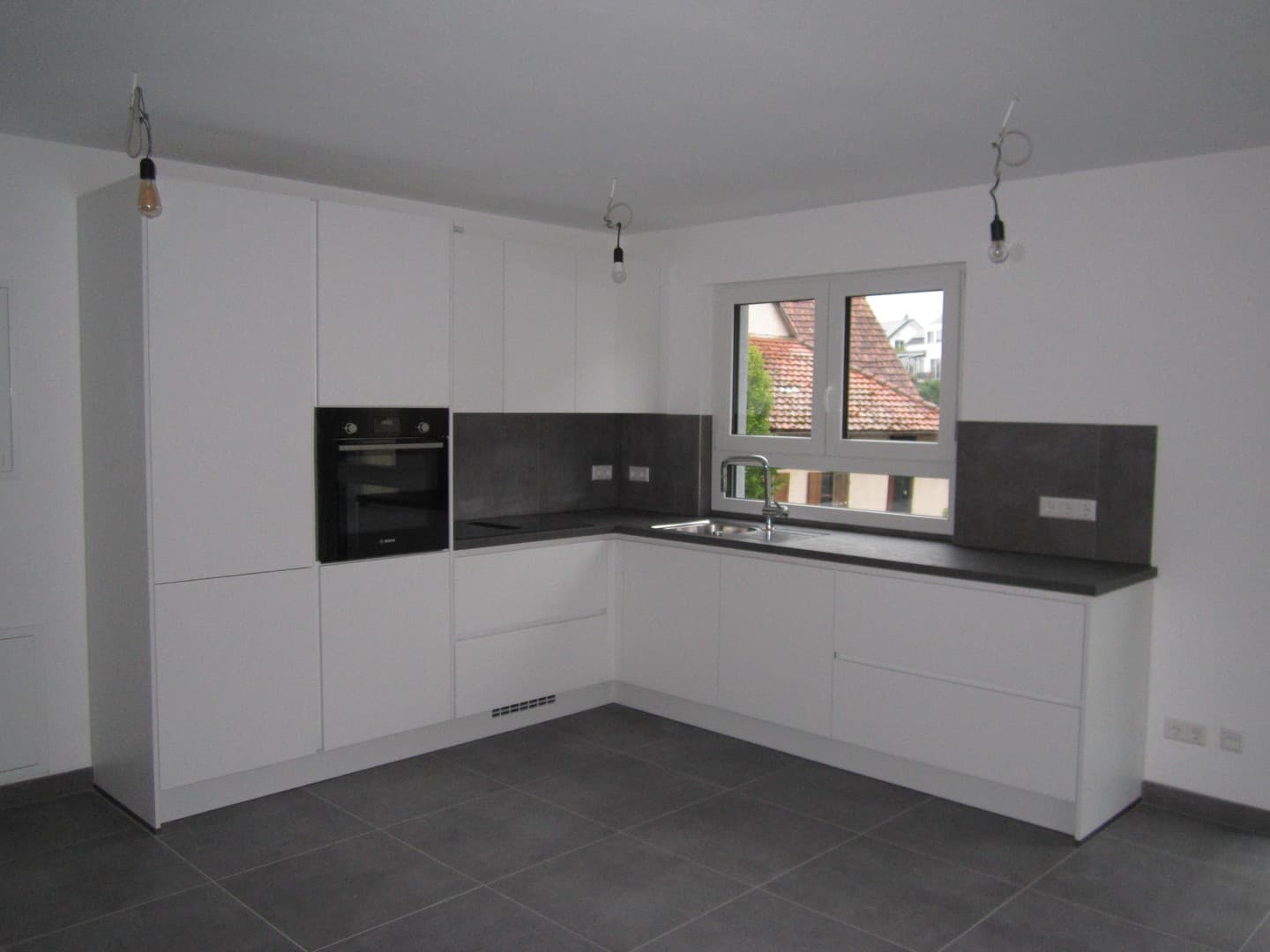 Neubau 2,5-Zimmer-Wohnung 1. OG in Herrenberg mit Küche, Garage, Wallbox, gehobene Ausstattung