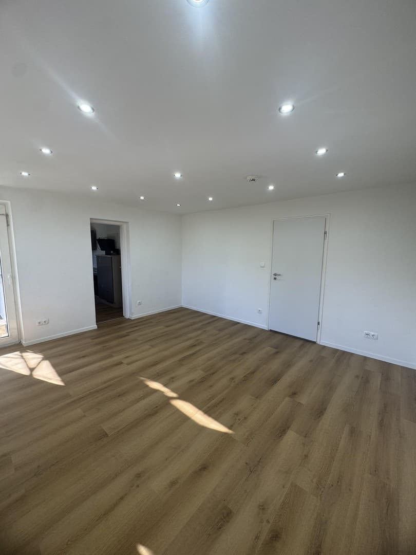 Erstbezug nach Renovierung: Helle 2-Zimmer-Wohnung mit neuer Einbauküche