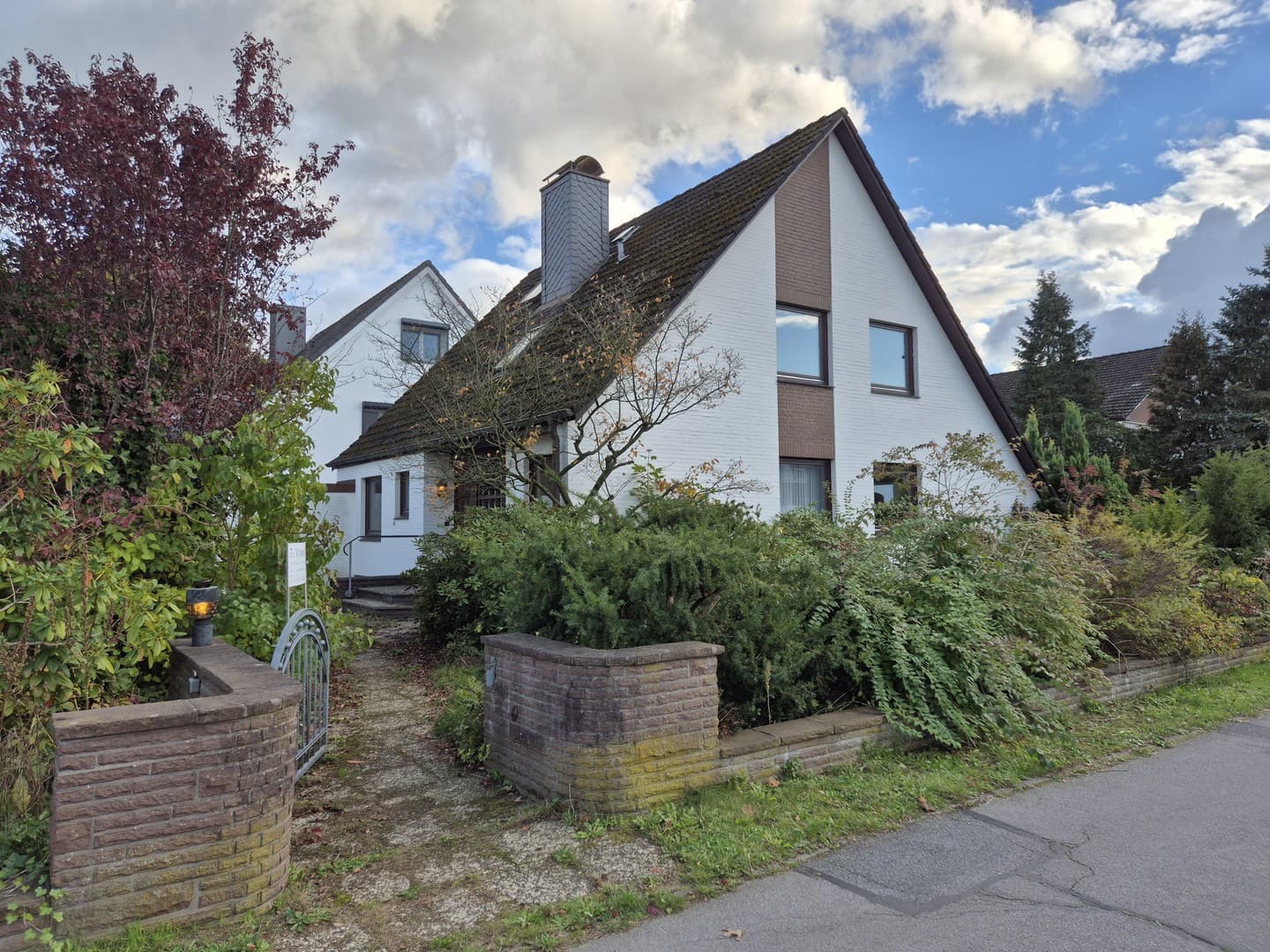 Einfamilienhaus (5 Zimmer) mit Einliegerwohnung (3 Zimmer) und Garage