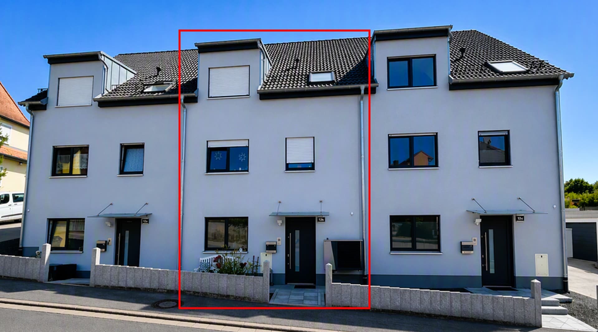 Reihenmittelhaus | ab 01.11.26 | 203 m² | Garten | 2 Garagen | EBK | Frensdorf