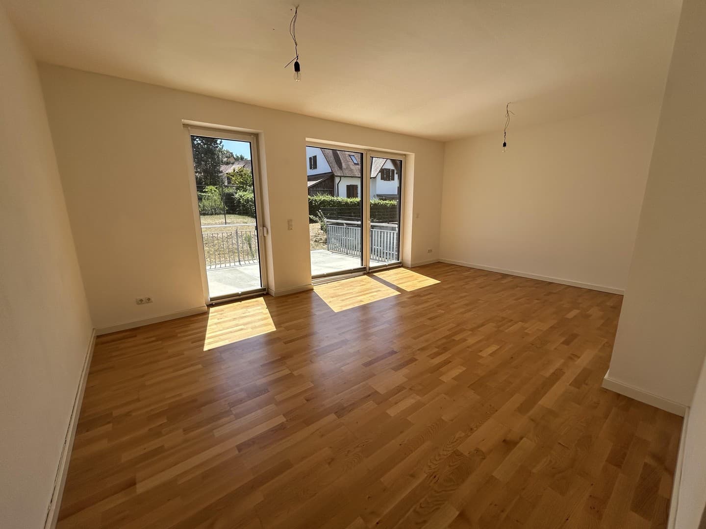 Reihenmittelhaus | ab 01.11.26 | 203 m² | Garten | 2 Garagen | EBK | Frensdorf