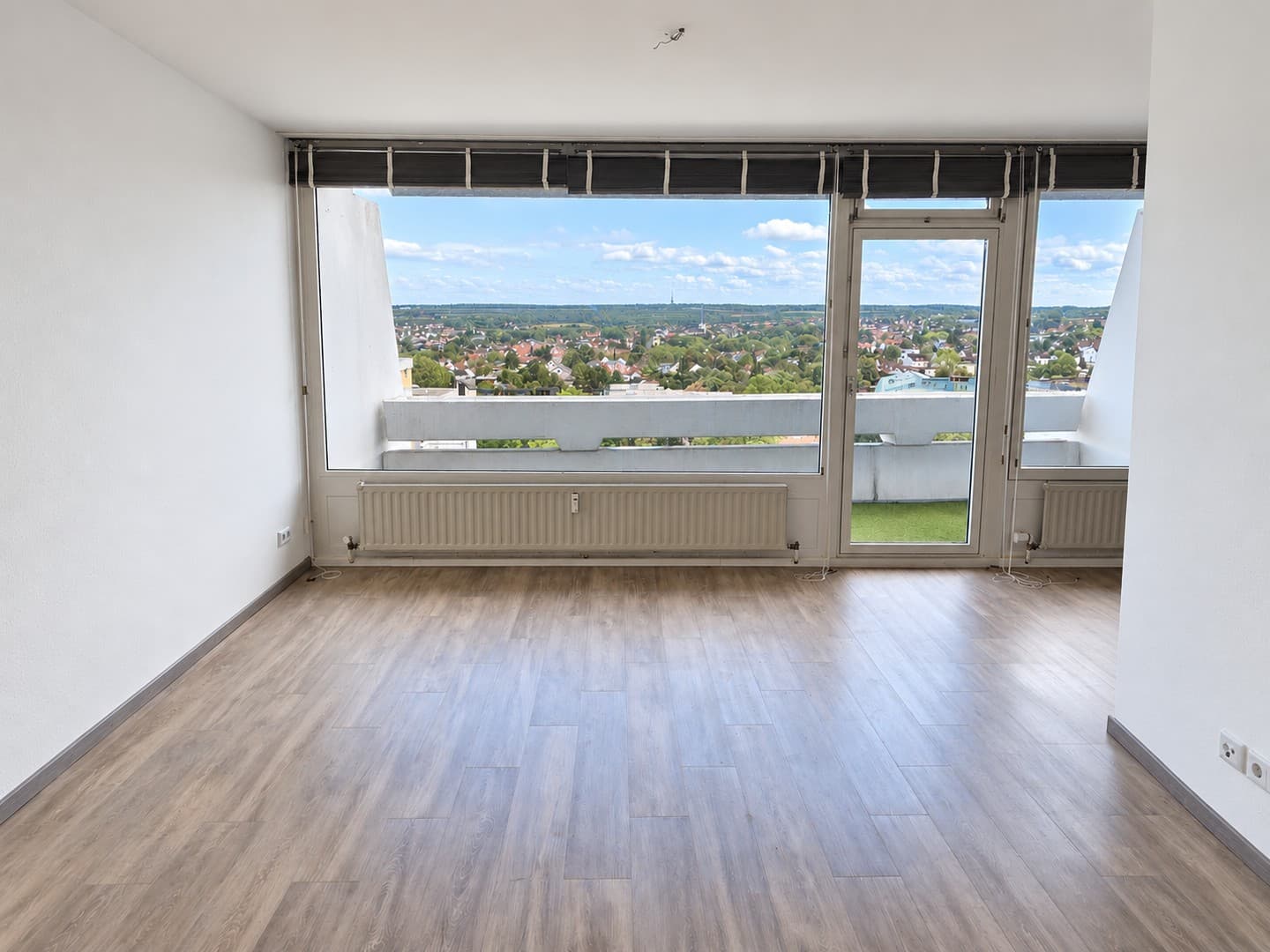 Helle, frisch sanierte 3-Zimmer Maisonettewohnung mit Balkon in Mainz-Finthen