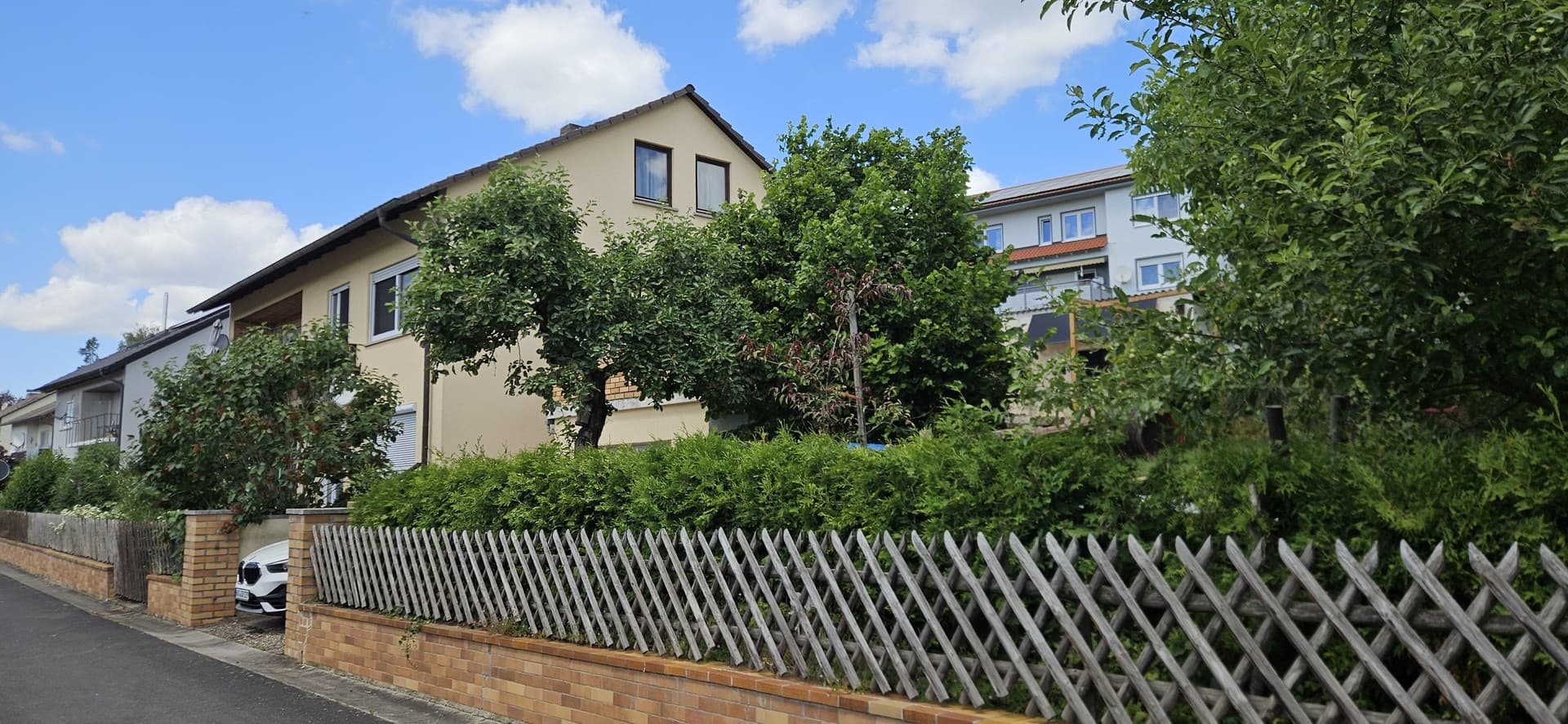 Haus mit Einliegerwohnung, Gewerbehalle + Baugrundstück nahe Schweinfurt