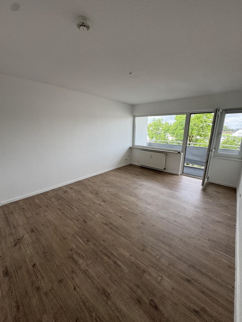 Renovierte 2,5 Zimmer Wohnung in zentraler Lage mit 2 Balkonen