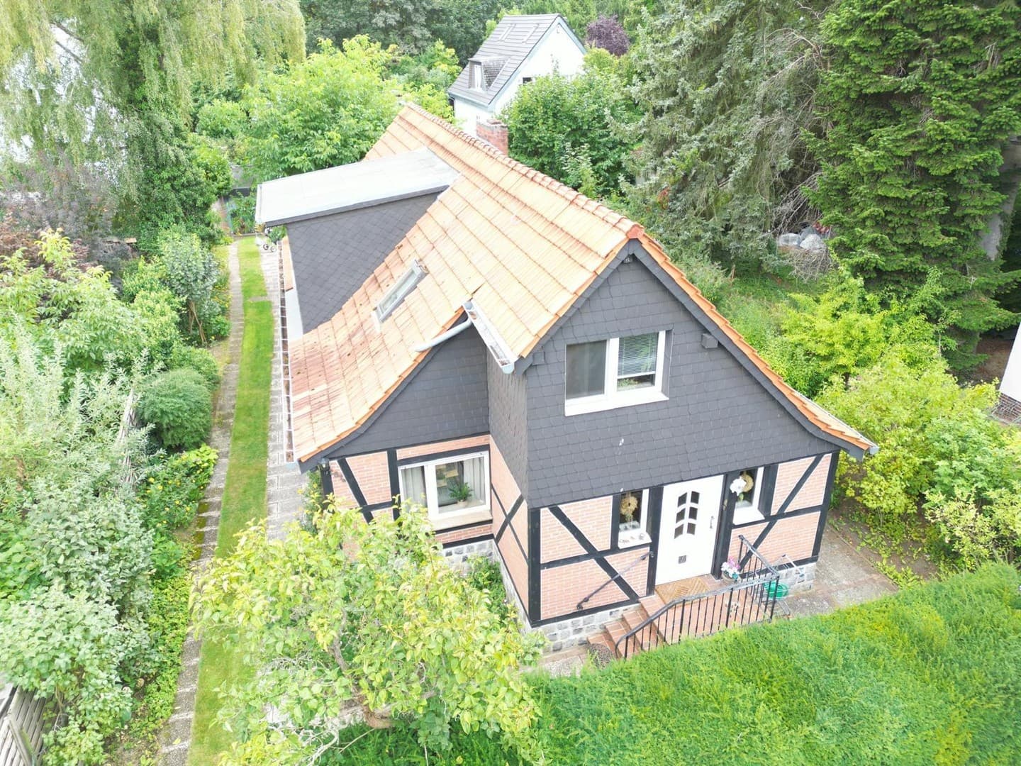 Provisionsfrei: Freistehendes Zweifamilienhaus im grünen Berlin-Heiligensee