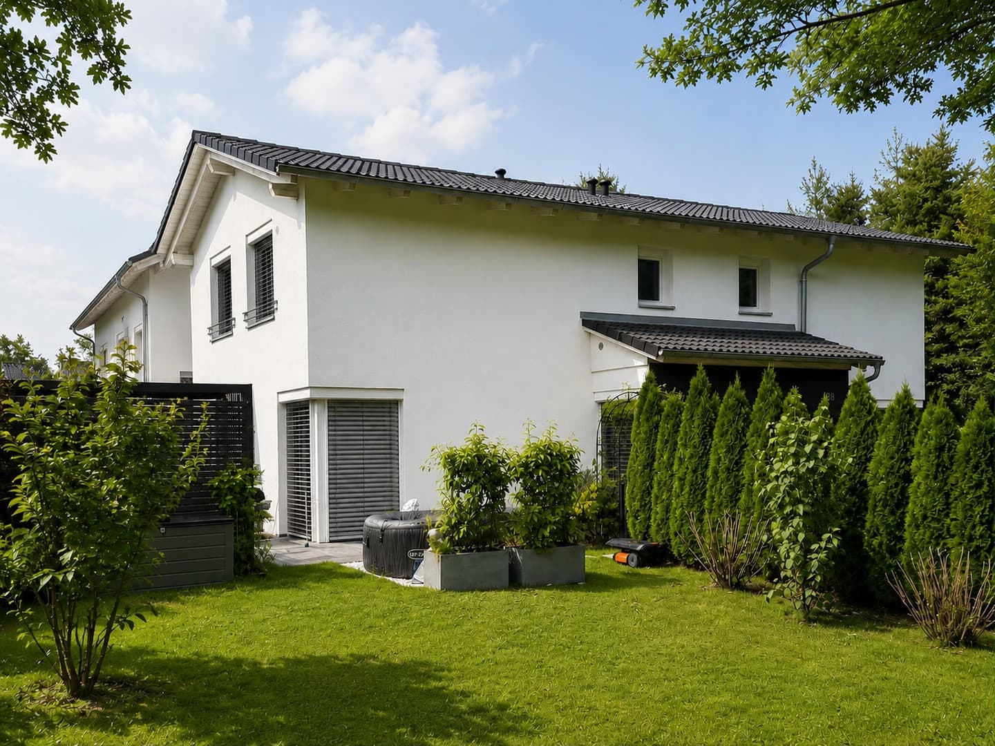 Neuwertiges Einfamilienhaus | 210 m² Wohn & Nutzfläche | 752 m² Grundstück | Keller | provisionsfrei