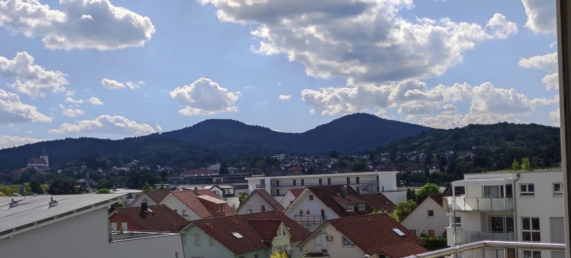 Geräumige 4-Zimmer Wohnung mit Balkon und Panoramablick auf den Schwarzwald