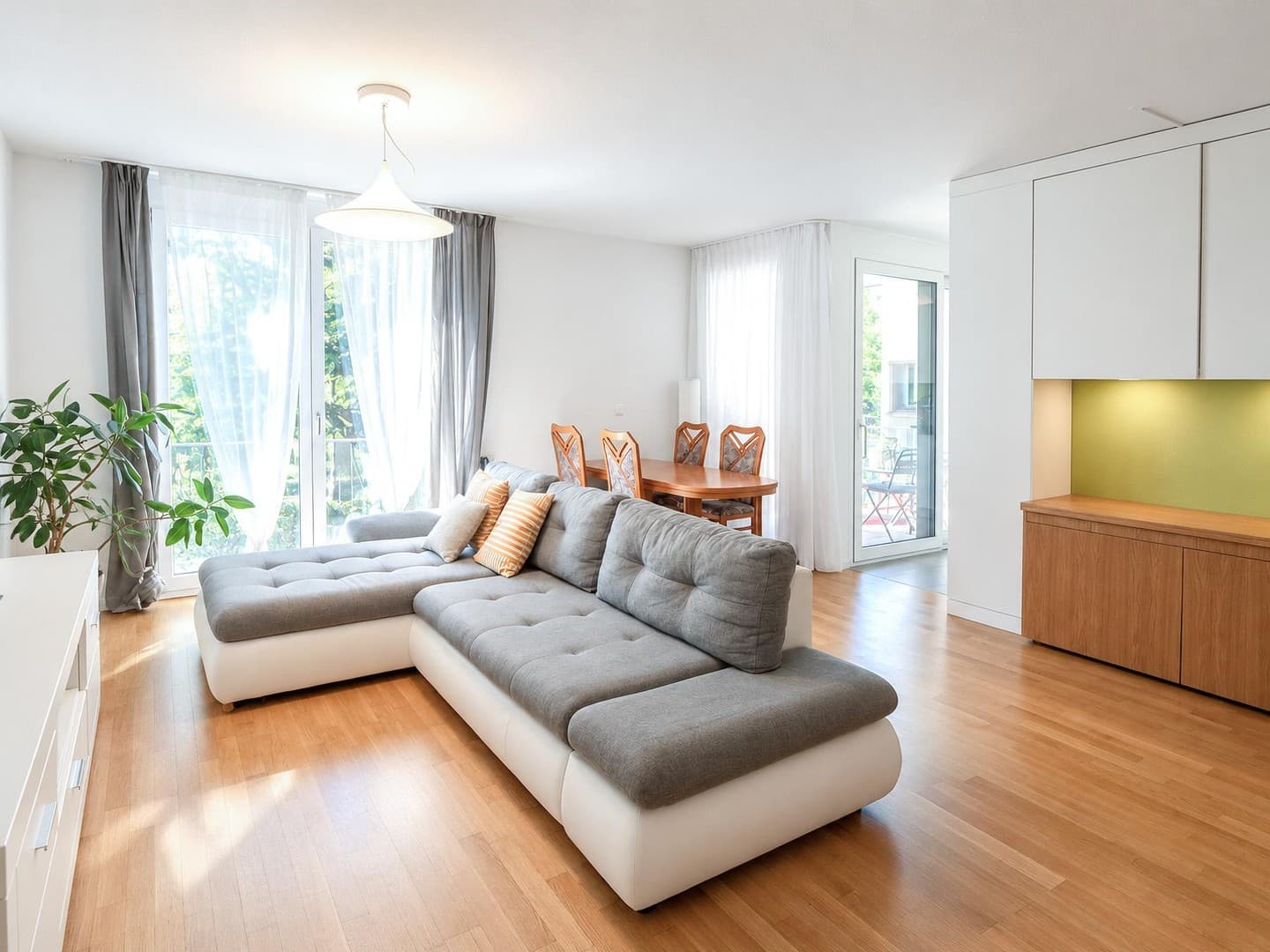 Komfortable, möblierte Wohnung mit Stellplatz in zentraler Konstanzer Lage