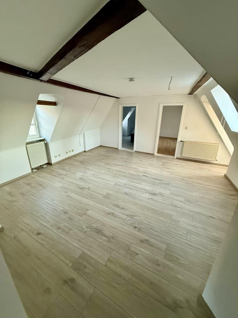 Attraktive Dachgeschosswohnung mit großer Dachterrasse langfristig zu vermieten