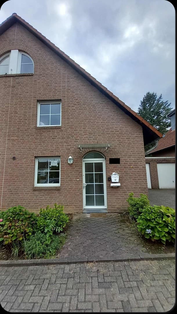 Doppelhaushälfte im Zentrum von Frechen mit Garage und Garten