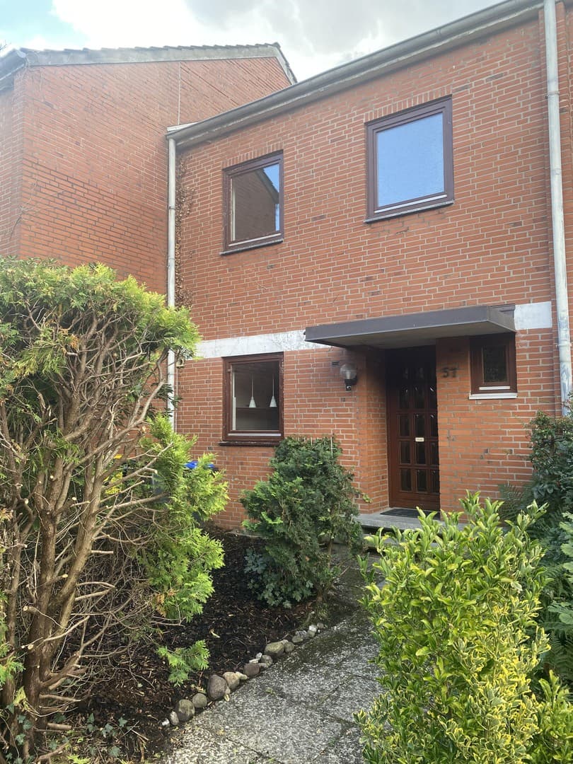 Reihenmittelhaus in Norderstedt mit Garten und Garage!