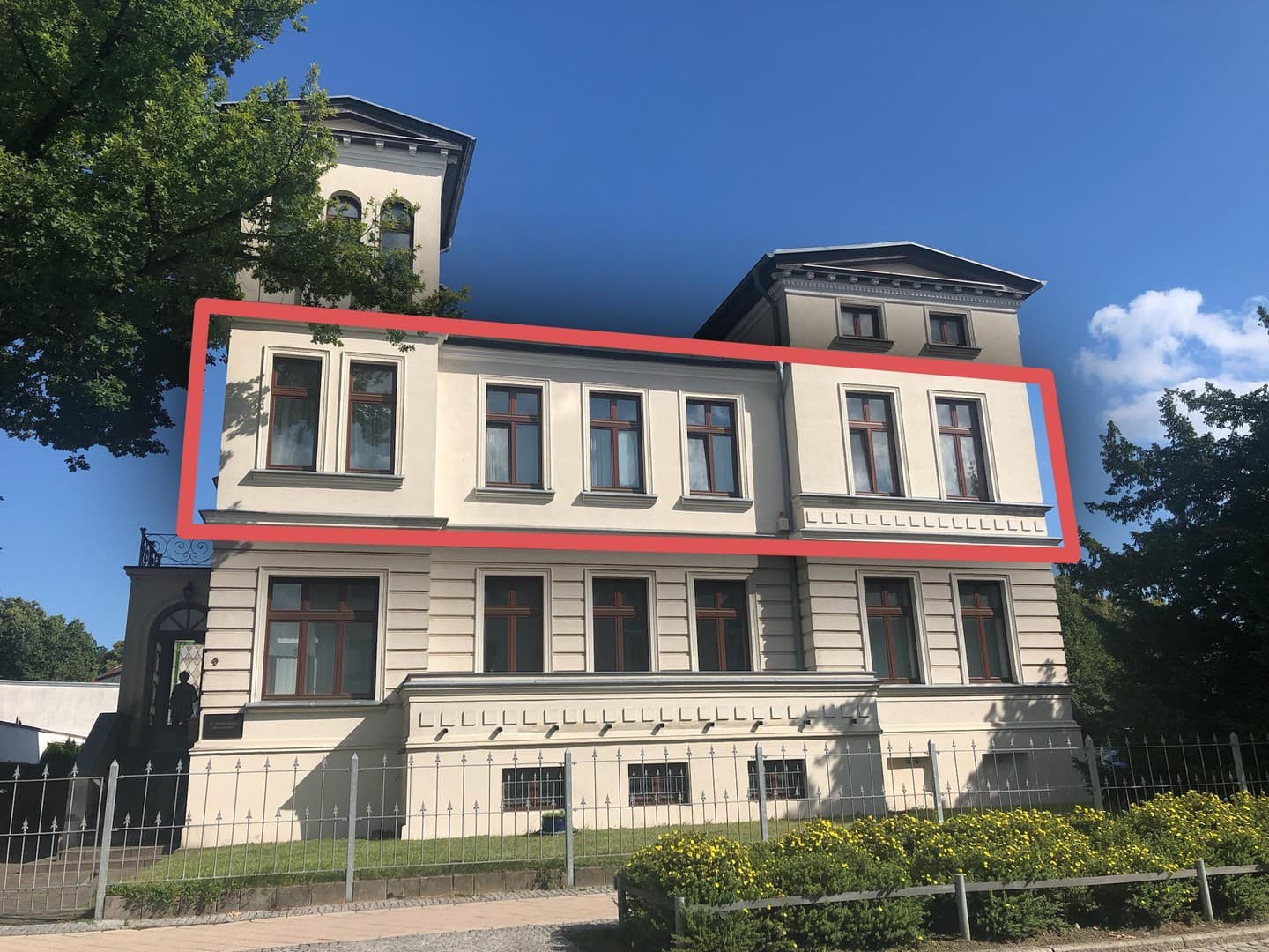 zentral gelegenen Wohnung in denkmalgeschützter Altbauvilla