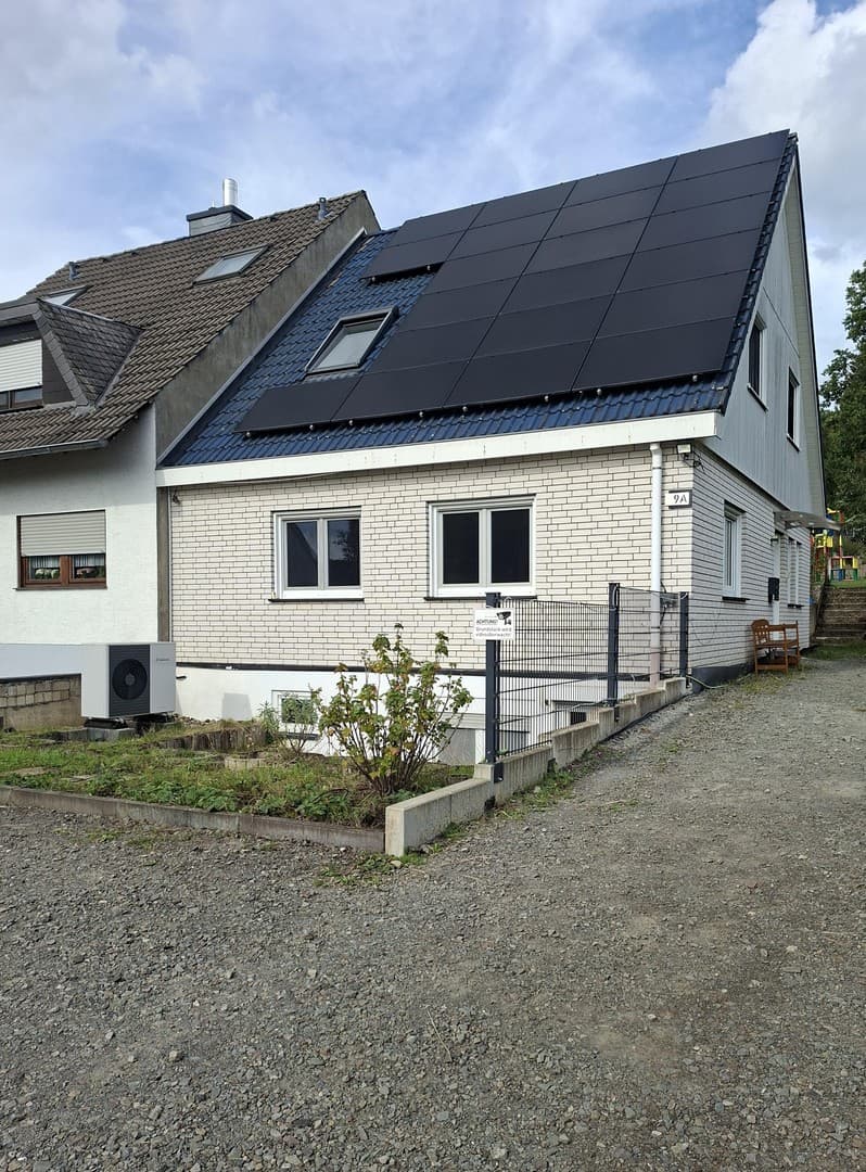 Modernisiertes Einfamilienhaus mit Wärmepumpe, großer PV-Anlage und großzügigem Grundstück