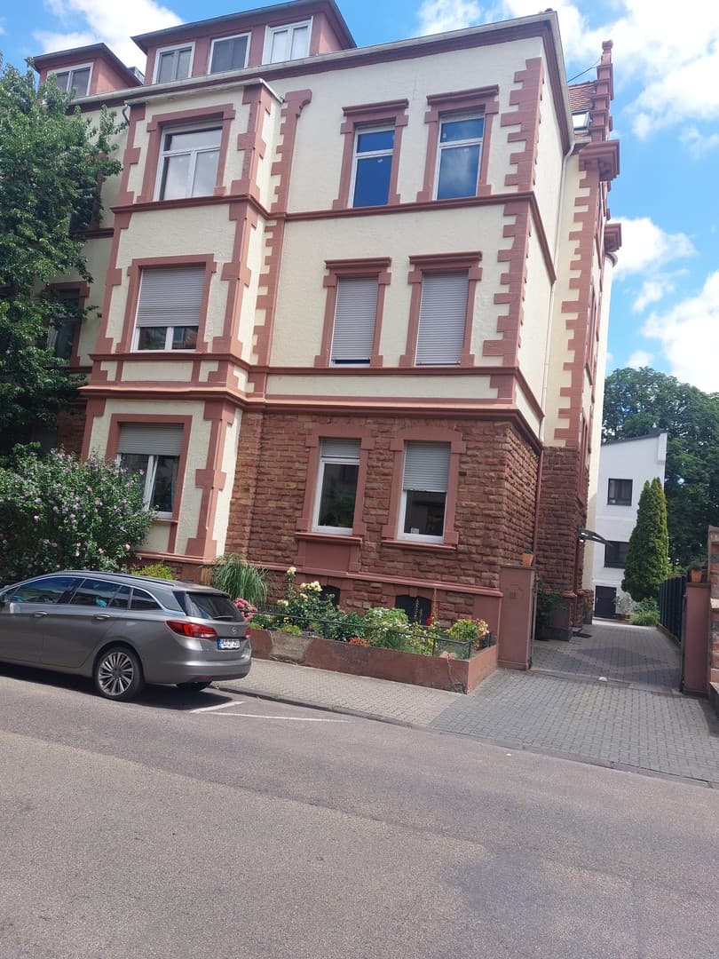 Citynahe Altbauwohnung mit Balkon