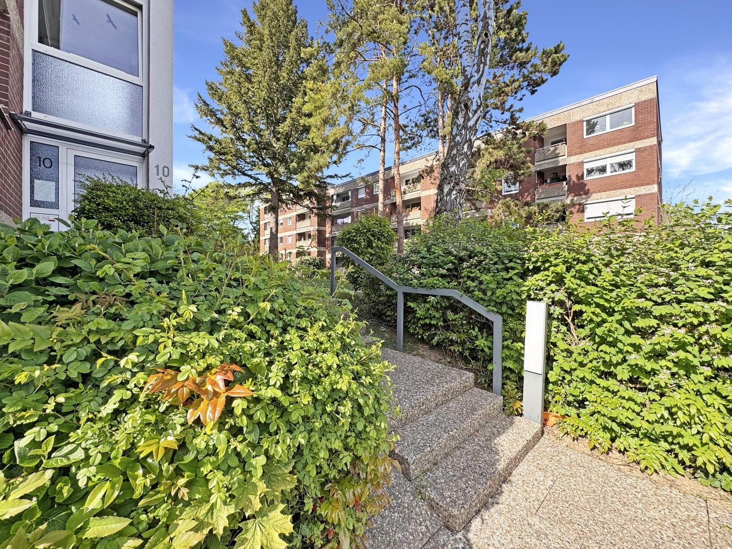 **Provisionsfrei** Sonnige 2-Zi.-Wohnung mit Stellplatz und Balkon