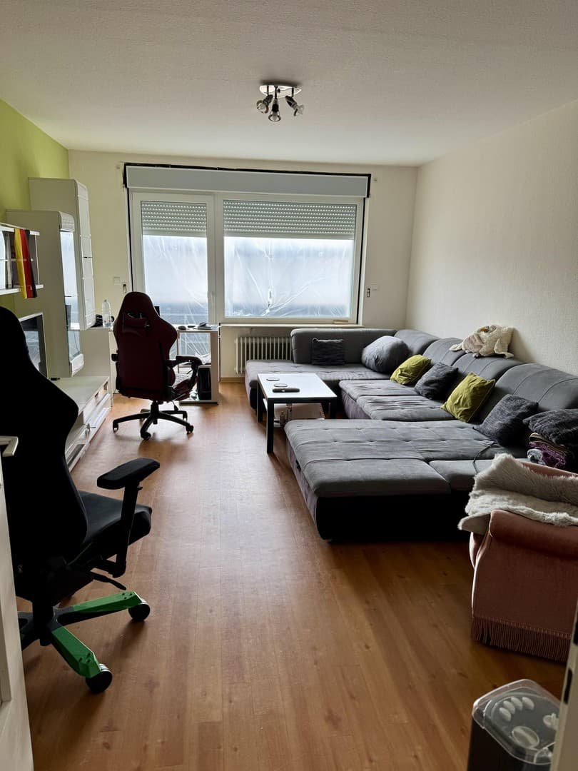 Helle 3,5 Zimmer-Wohnung mit Balkon, Aufzug und neuem Badezimmer
