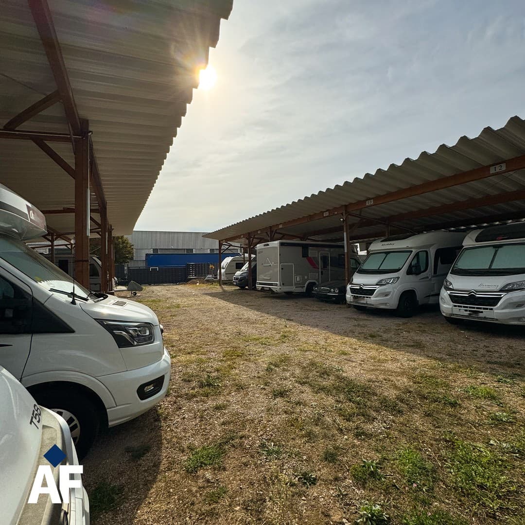 Stellplätze für Fahrzeuge//Wohnmobile//Boote//Maschinen zu vermieten