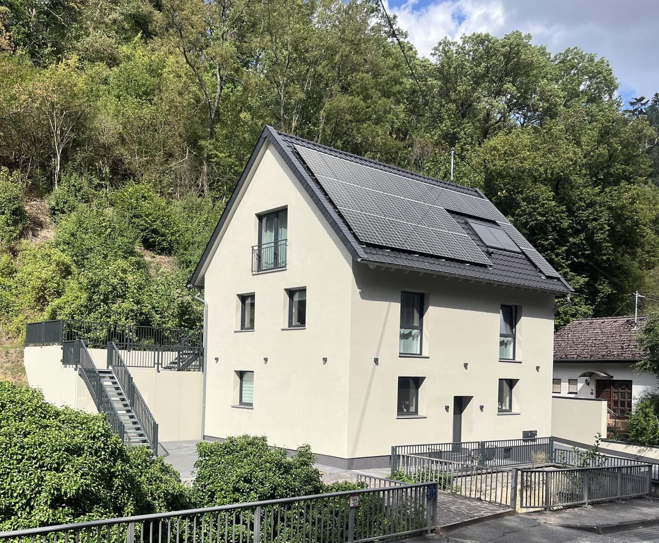 Provisionsfrei, kernsaniertes Zweifamilienhaus, Haus