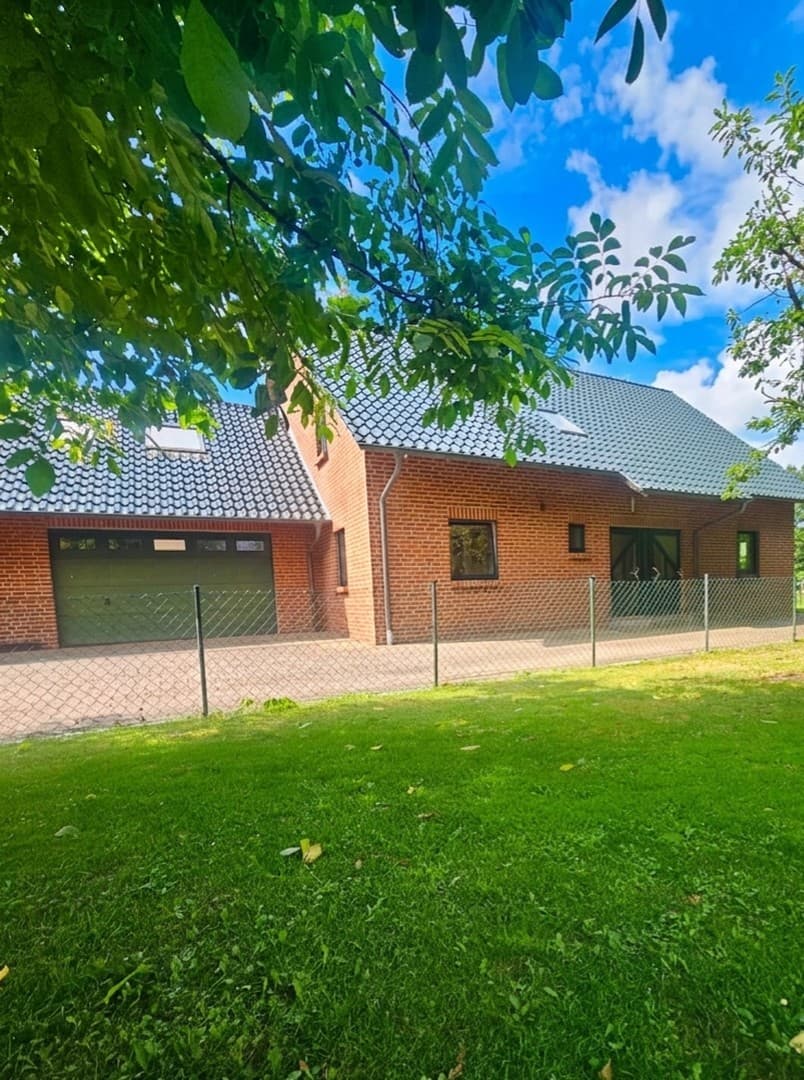 Großzügiges Zweifamilienhaus/ Mischgebiet, 280qm²