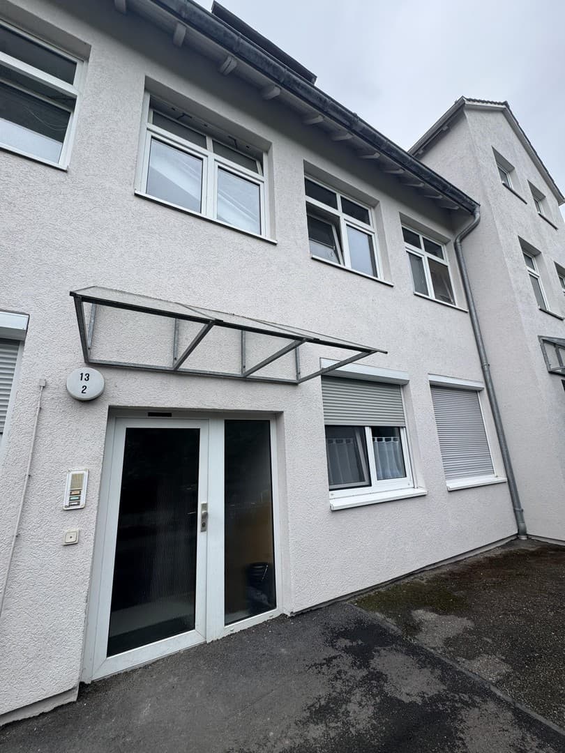 3-Zimmer DG-Wohnung inklusive Stellplatz & EBK - provisionsfrei