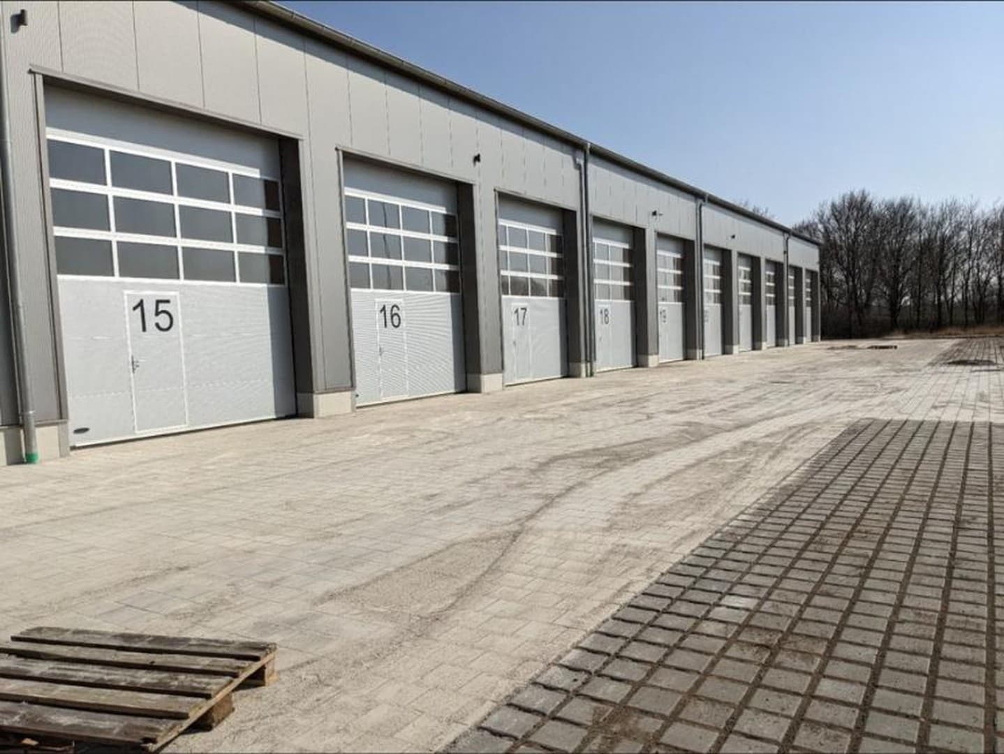 Halle Handwerk Lager isoliert 65m² Mering neuwertig Strom Wasser WC