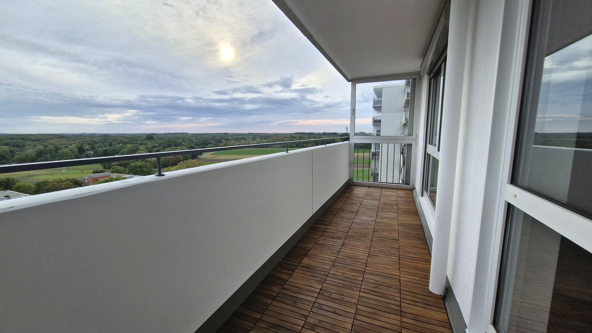 Frisch renoviert, ohne Provision >> 3-Zimmer-Eigentumswohnung, Balkon & Tiefgarage