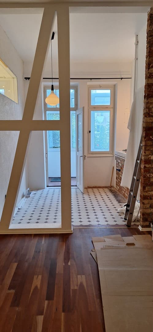Altbau-Charme in grüner Nebenstr. Unmittelbare S- und U-Bahn-Nähe