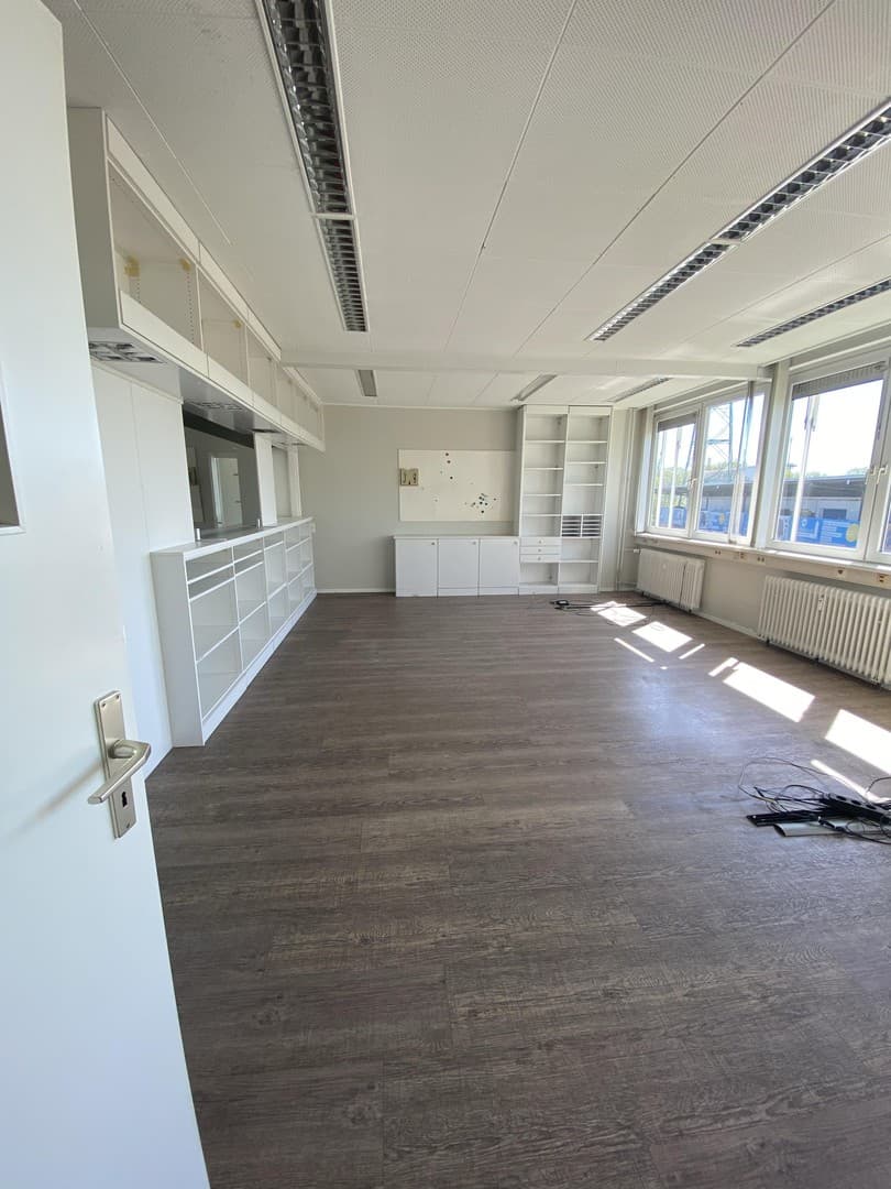 314 m² Bürofläche mit 10 Räumen, Glasfaser & Parkplätzen – provisionsfrei in Hamburg-Billbrook
