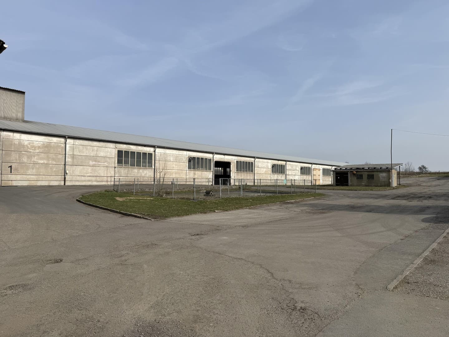 Großzügige Gewerbefläche mit Lagerhallenbestand und Büro in Neustadt a. d. Orla