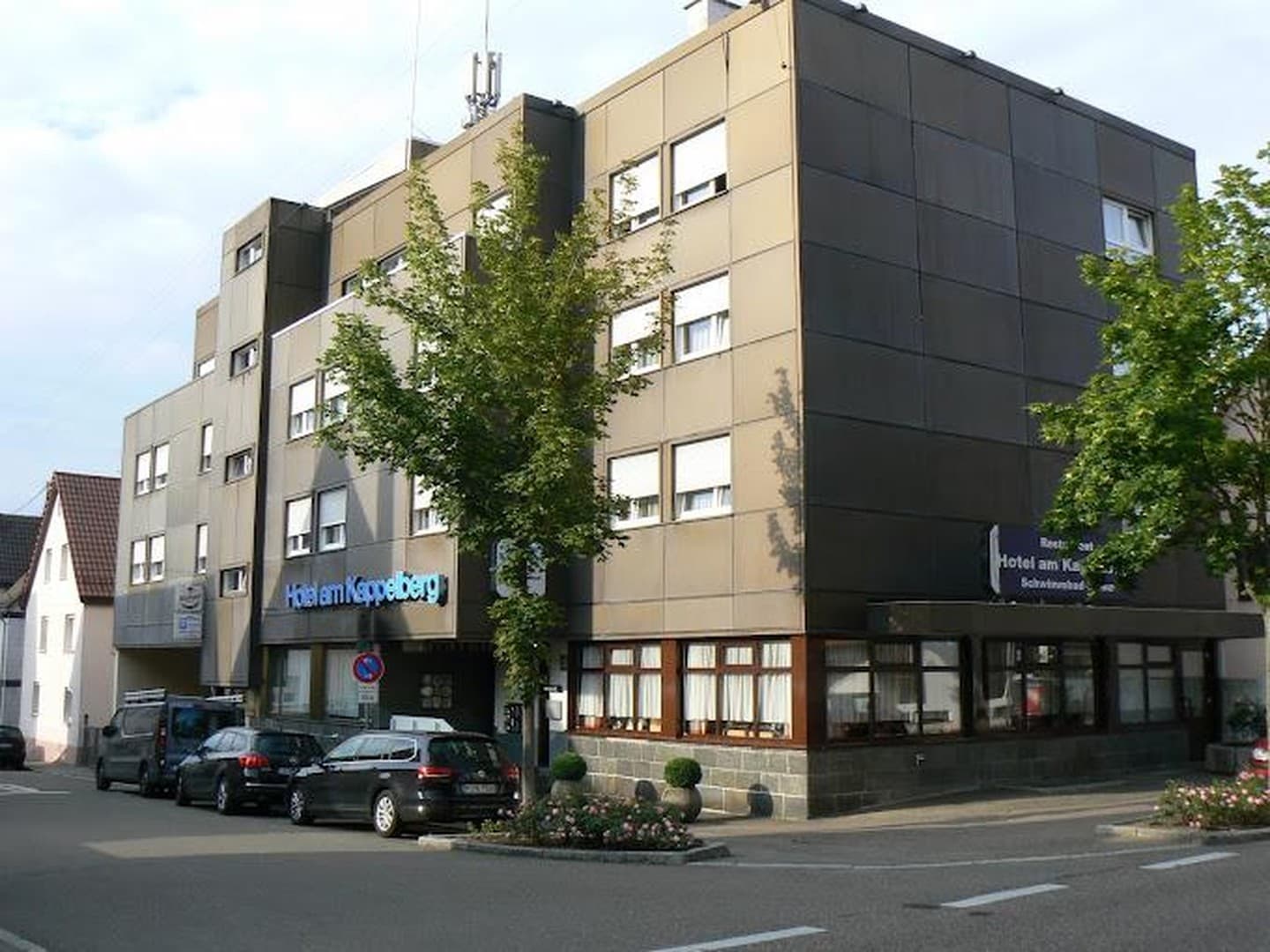 Hotelanlage,35 EZ und 10 DZ mit 50 Parkp, langfristig an Monteure/Studenten