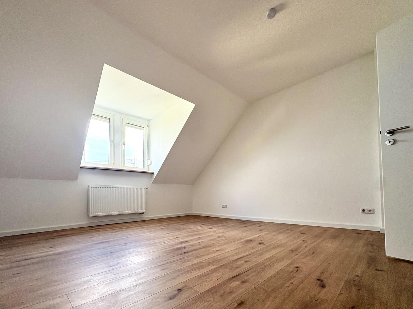 Kernsaniert mit 5,3% Rendite: Provisionsfreies Altbau-Invest nahe Künstlerviertel