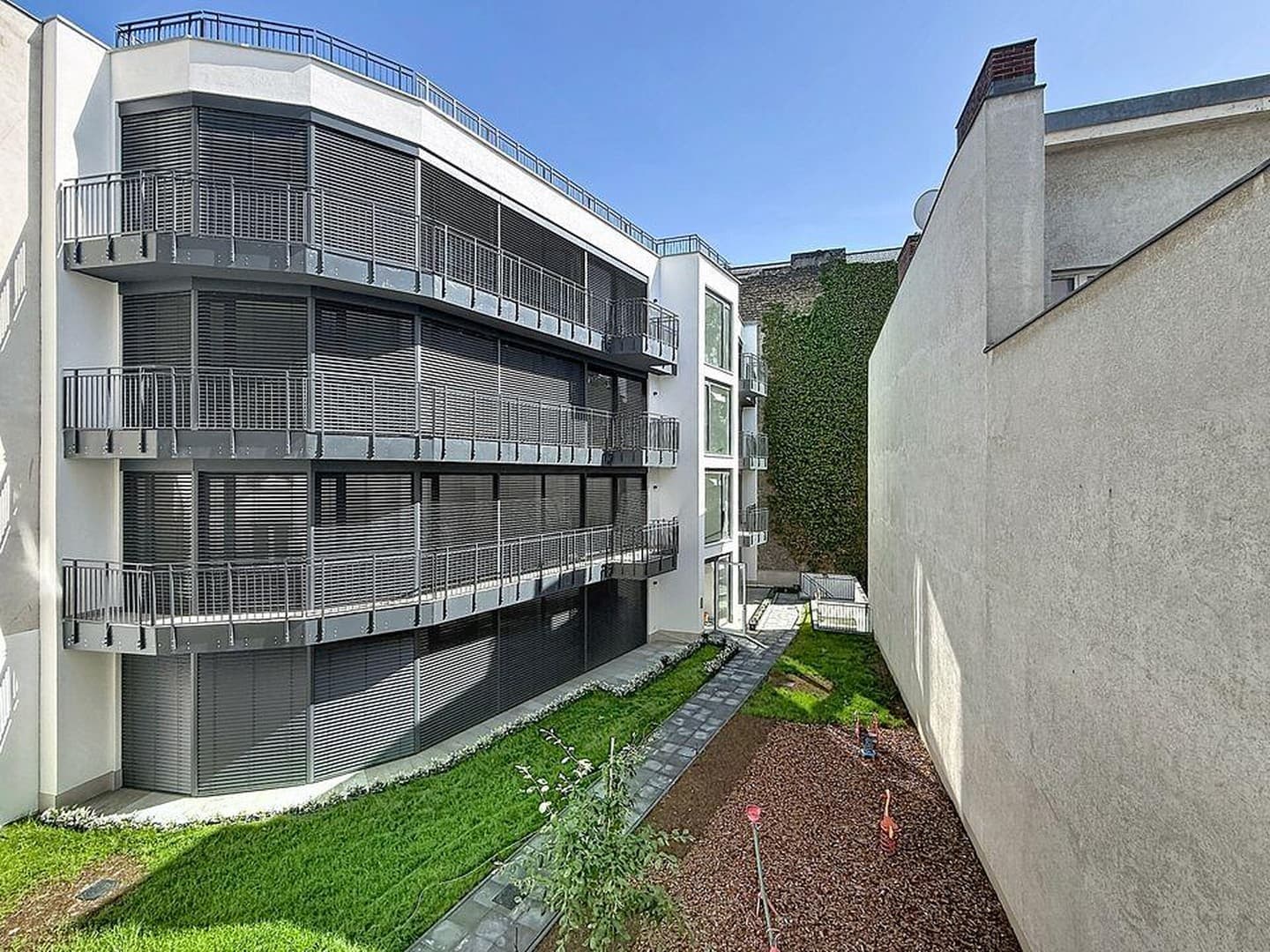 Erstbezug in bester Charlottenburger Lage | Ruhiges 2-Zimmer-Apartment im Innenhof