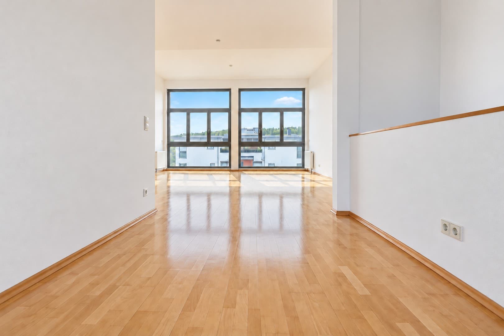 Maisonette mit Weitblick – Dachterrasse & Loggia im Camp King