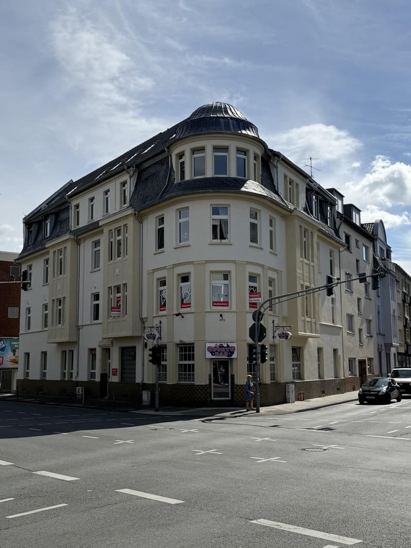 Sanierter Altbau: 3 Zimmer im EG, direkt am Bahnhof Rodenkirchen