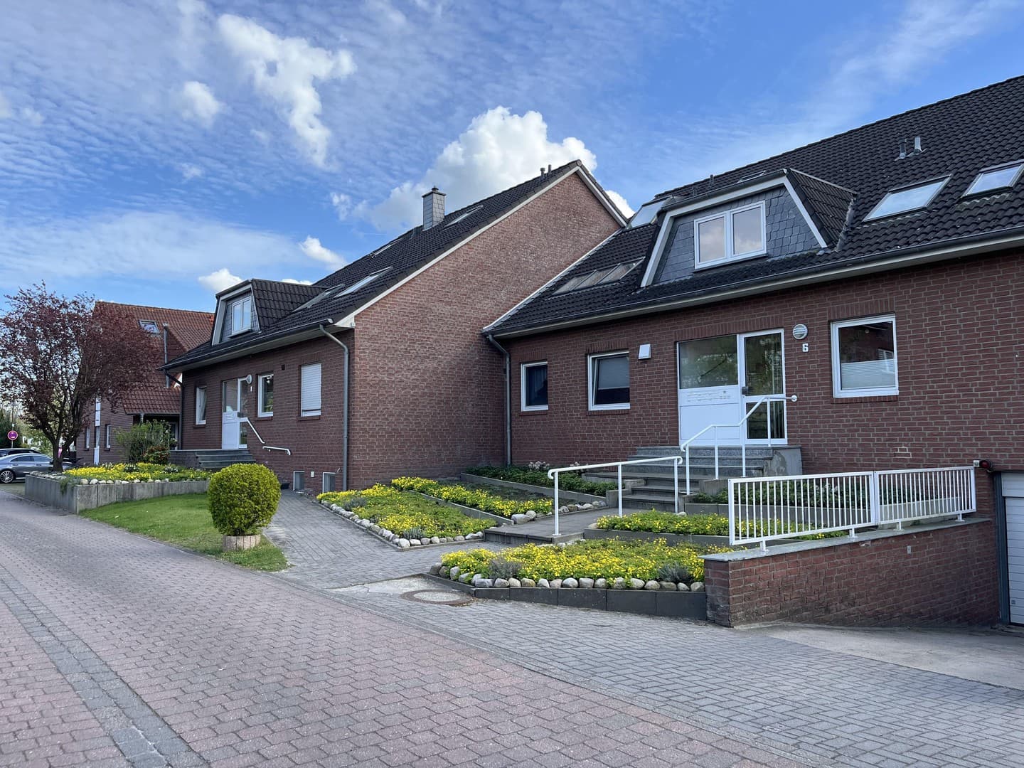 Modernisierte 4-Zimmer-Wohnung mit Südterrasse & TG-Stellplatz & Straßenbahnanbindung nach HB