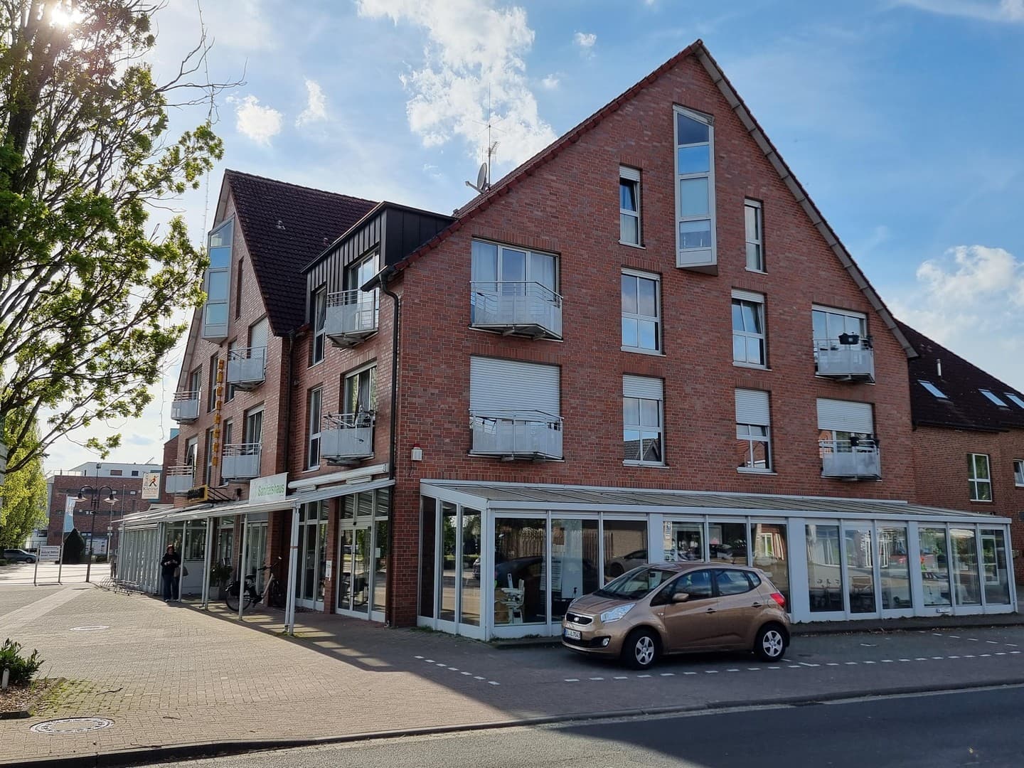 Helle 3-Zimmer-Dachgeschosswohnung mit Balkon und Aufzug, zentral in Spelle