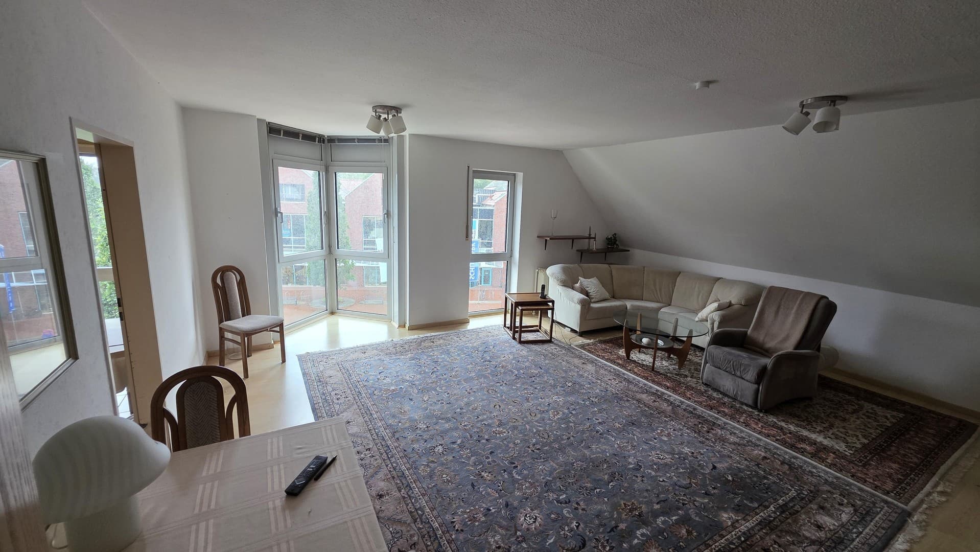 Helle 3-Zimmer-DG-Wohnung, 90 m², Balkon, Aufzug & Einbauküche – Spelle-Mitte, frei ab Oktober