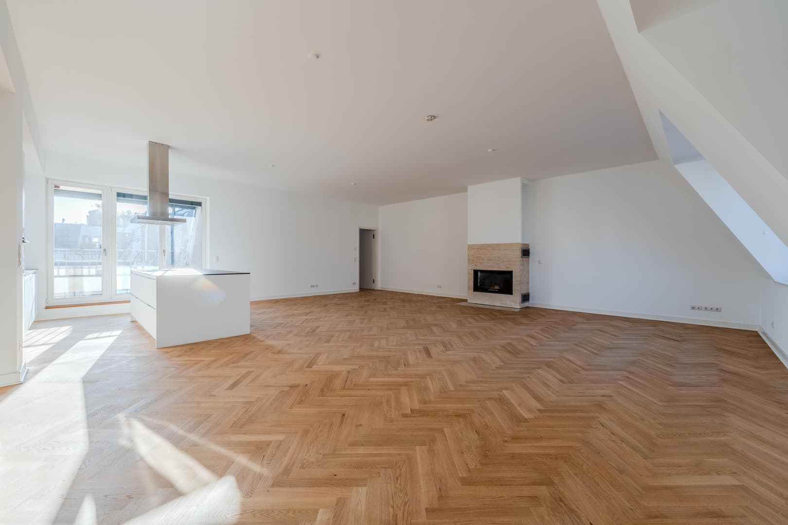 Dachgeschosswohnung inkl. Aufdachterrasse nahe Ludwigkirchplatz - provisionsfrei