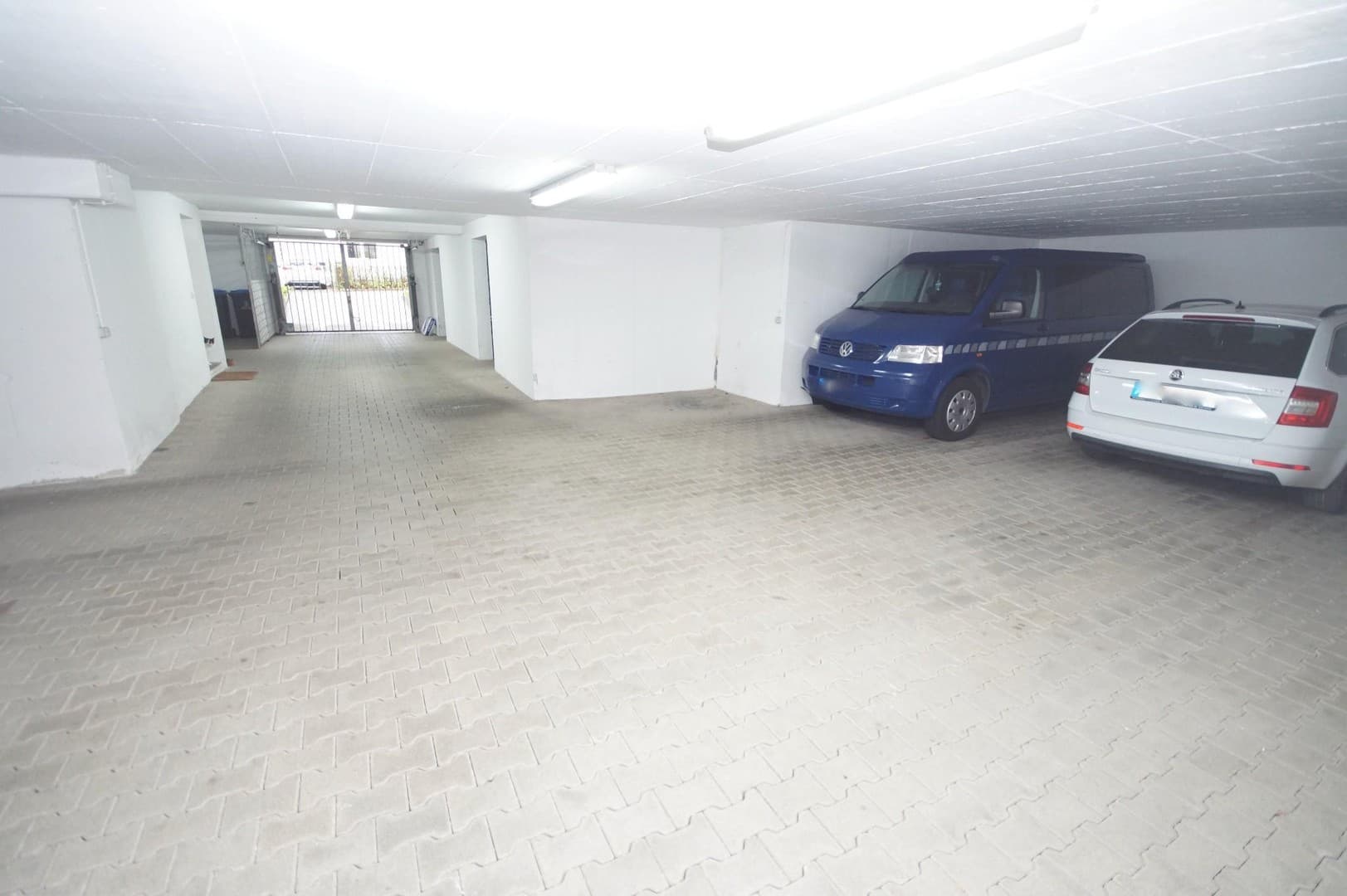 Dauerstellplatz in Tiefgarage - trocken, sicher, provisionsfrei