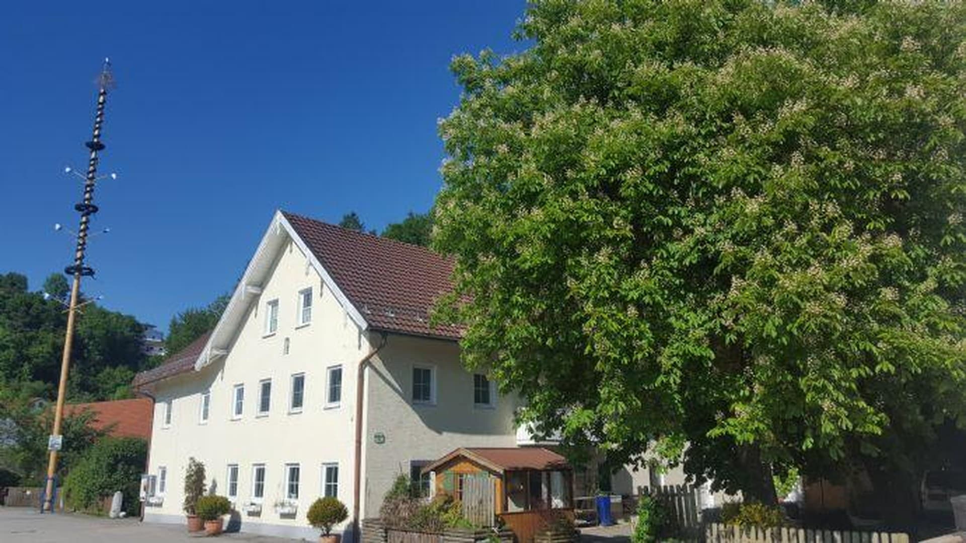 Pension 19 Zimmer, Gasthaus, Biergarten & Betreiberwohnung, Umwandlung "Gewerbe zu Wohnen"