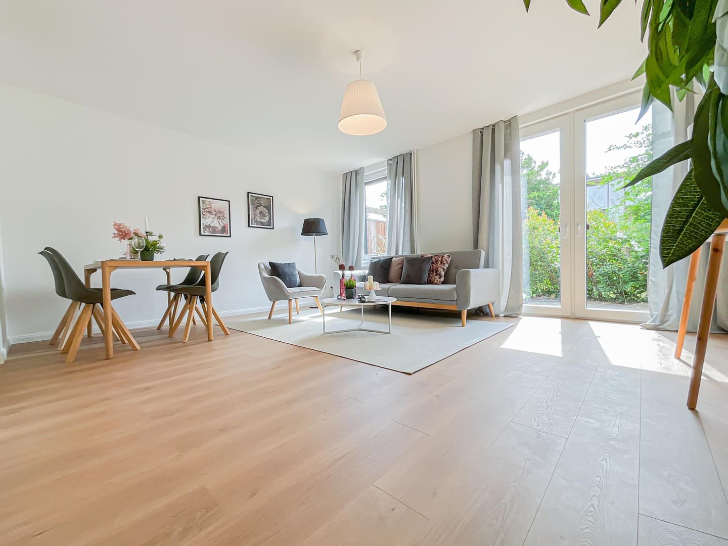 Modernes Wohnen auf zwei Ebenen – großzügiges Zuhause in Hamburg-Schnelsen